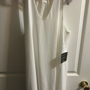 Elegant White Sleeveless Dress